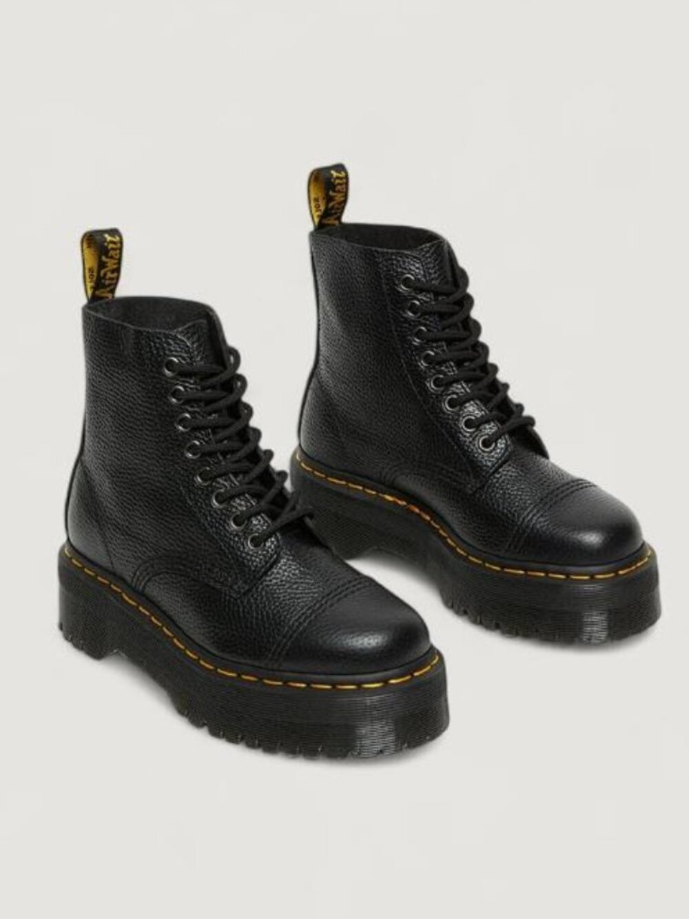 DR. MARTENS Women's Sinclair Leather Platform Boot Size 7 in Black